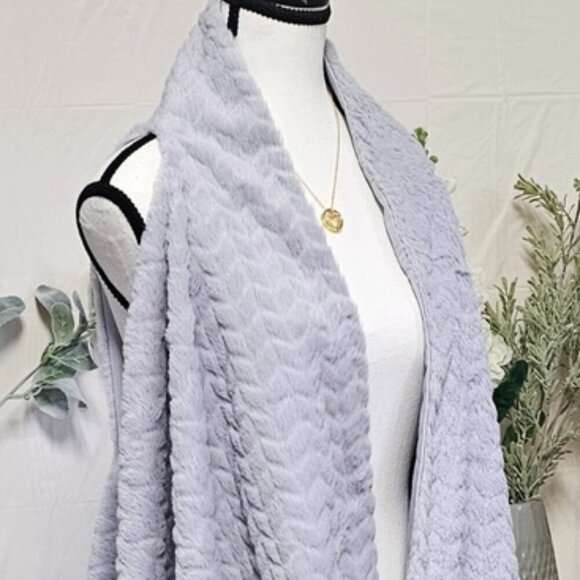 MARCUS ADLER NEW YORK | FAUX FUR WRAP VEST - NWT! - Picture 7 of 14